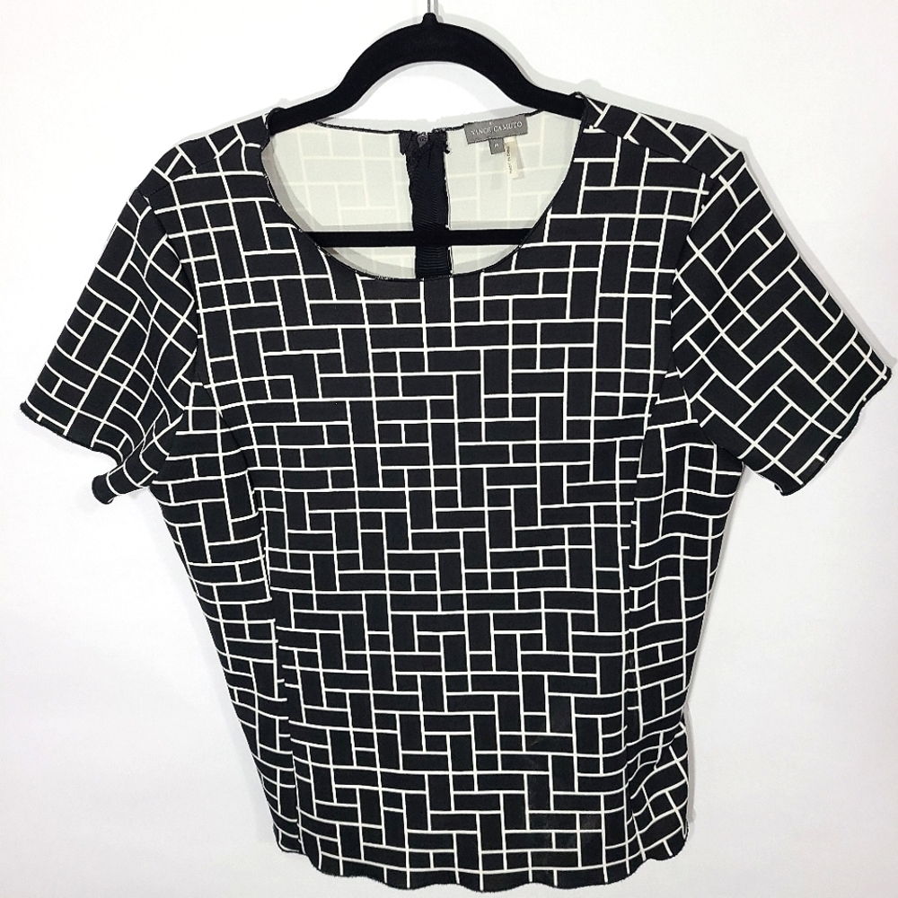 Vince‎ Camuto Women's Size Medium M Black and White Geometric Blouse